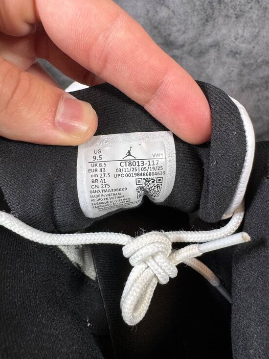 Size 9.5 | Jordan 12 Taxi No Box | Pre-Owned main image 8